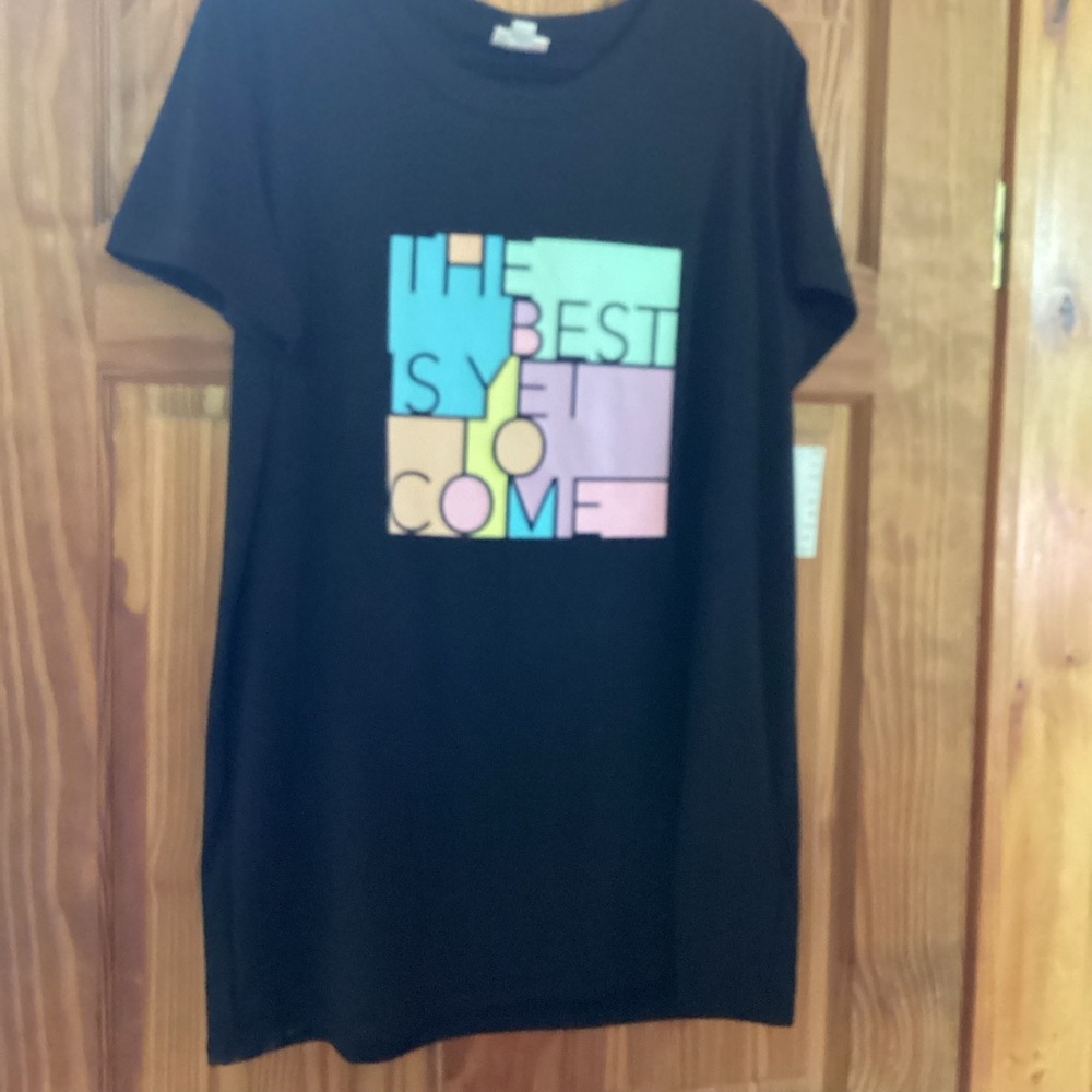 LuLaRoe Liv tee with banded neck and sleeves